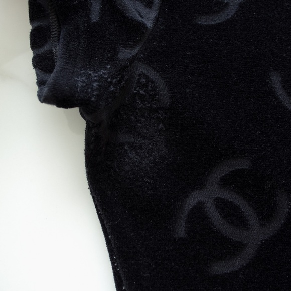Iconic Chanel Vintage Spring 1996 Black CC Logo Velour 96P Mini Dress - Picture 11 of 16